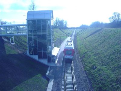 Traukinys į oro uostą