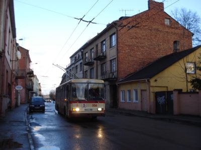 Kaune, kaip ir Vilniuje, kursuoja senosios Škodos