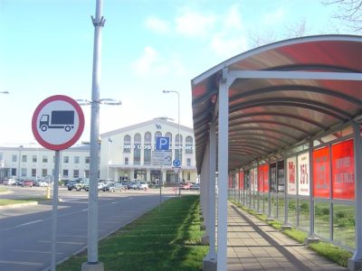 Traukinys į oro uostą