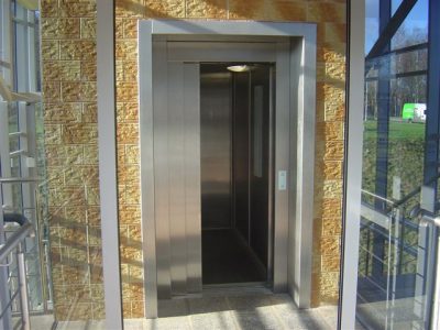 Traukinys į oro uostą