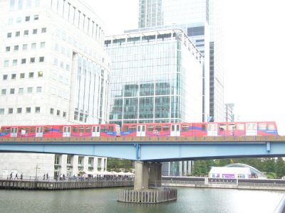 Londono "greitasis tramvajus" verslo kvartale
