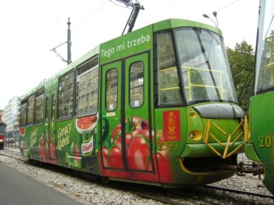 "Pomidorinis" tramvajus Varšuvoje