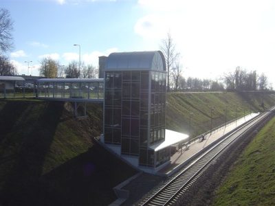 Traukinys į oro uostą